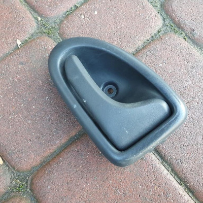 Klamka drzwi prawych VIVARO TRAFIC 8200028995