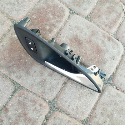Klamka drzwi wewnętrzna Opel Astra K V 13586531