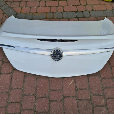 Klapa tył tylna sedan Opel Insignia biała Z40r 40r