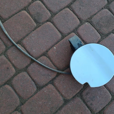 Klapka wlewu paliwa biała Opel Combo D