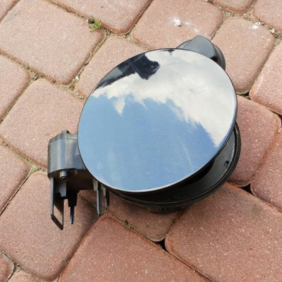 Klapka wlewu paliwa Opel Astra J