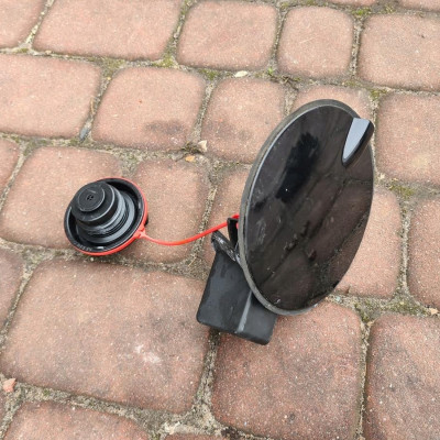 Klapka wlewu paliwa Opel Corsa E 13183306