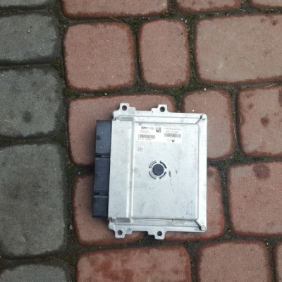 KOMPUTER SILNIKA RENAULT CLIO IV 237104736R