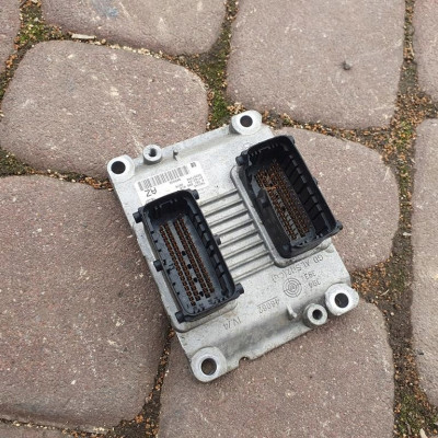 Komputer sterownik silnika Opel Astra H Z20LEH
