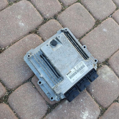 Komputer sterownik silnika VIVARO TRAFIC