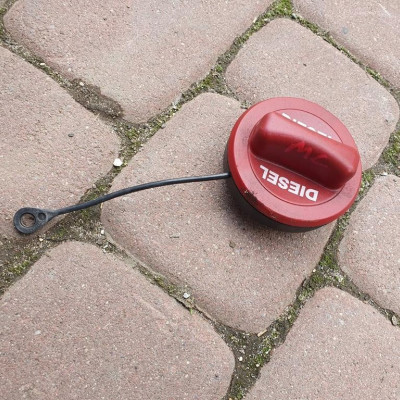 Korek wlewu paliwa Mercedes W212 A2214700905