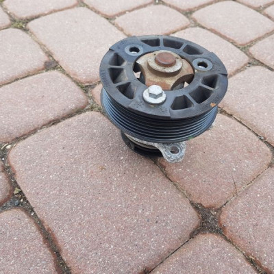 Koło pompy wody Vivaro Trafic III 210511238R