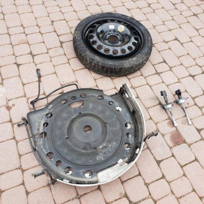 Koło zapasowe wieszak kosz Opel Zafira C