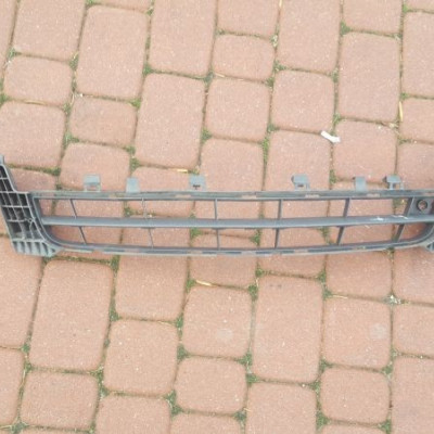 Krakta zderzaka przedniego 13238289 Opel Insignia