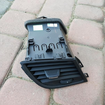 Kratka deski nawiew lewa Opel Zafira C 13432401