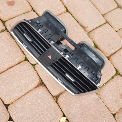 Kratka nawiewu ANG Audi Q3 8U2820951D 2017r