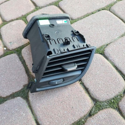 Kratka nawiewu deski prawa Opel Zafira C 13432405