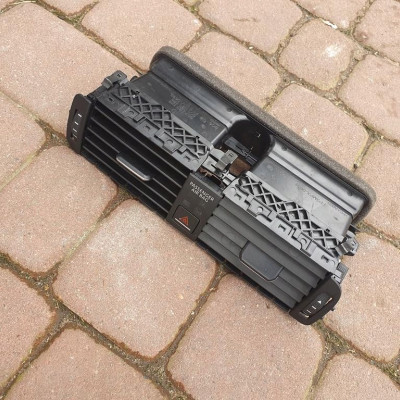 Kratka nawiewu deski srodek VW Jetta 5C6 5C7819728