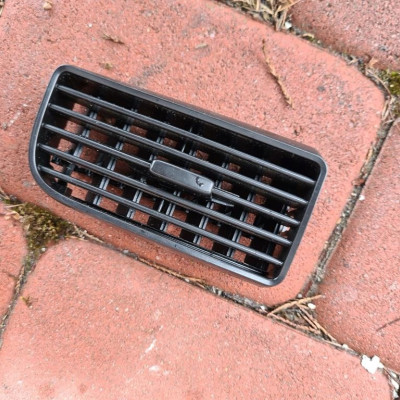 Kratka nawiewu nadmuchu lewa Opel Combo D