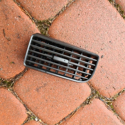 Kratka nawiewu nadmuchu prawa Opel Combo D