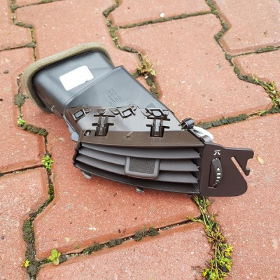 Kratka nawiewu prawa brąz Astra J IV 13261539