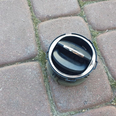 Kratka nawiewu Vivaro B Trafic III 687606325R