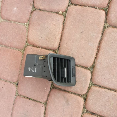 Kratka nawiewu w desce lewa Insignia