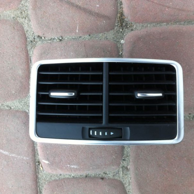 Kratka nawiewu w podłokietniku Audi A6 C6