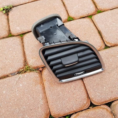 Kratka ramka nawiewu Audi Q3 2017 8U2820902D