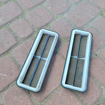 Kratka wentylacyjna tył Opel Corsa E 09177224