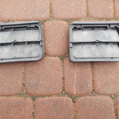 Kratka wentylacyjna tył Renault Captur 7700838358