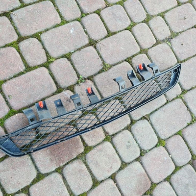 Kratka zderzaka przedniego Opel Insignia 22879043