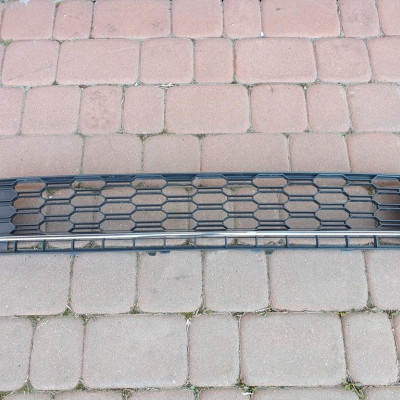 Kratka zderzaka przedniego SKODA Rapid chrom