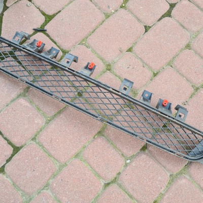 Kratka zderzaka środkowa Opel Insignia 23163384