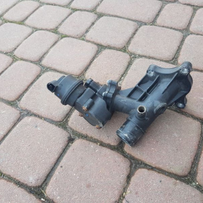 Króciec termostat Vivaro Trafic III 110600686R