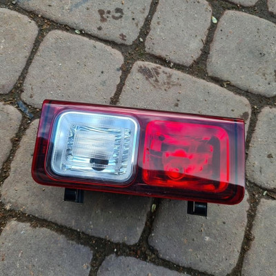 Lampa cofania tylna Vivaro B Trafic 265548758R