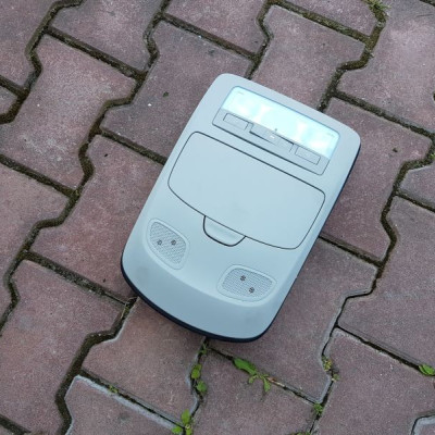 Lampa podsufitki swiatło przod przednia Zafira C