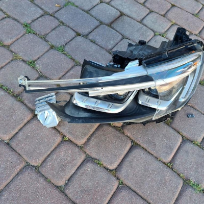 Lampa przednie FULL LED uszkodzona Opel Insignia B