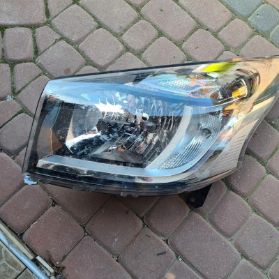 Lampa przód lewa Vivaro B Trafic III 260608912R