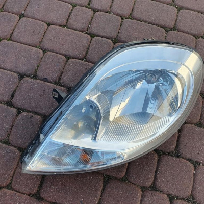 Lampa przód przednia VIVARO TRAFIC 8200701363