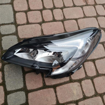 Lampa przód przednie lewaOpel Corsa E