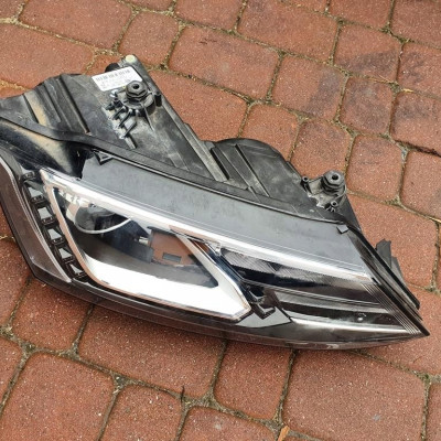 Lampa przód przednie Xenon EUROPA VW Jetta 5C 5C6