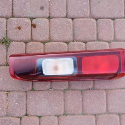 Lampa tył tylna lewa Vivaro Trafic III 265586737R