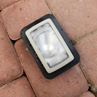 Lampka sufit szary kolor Opel Insignia L0102295AC