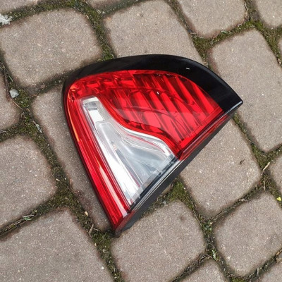 Lampka tylna lewa klapa Renault Captur 265557893R