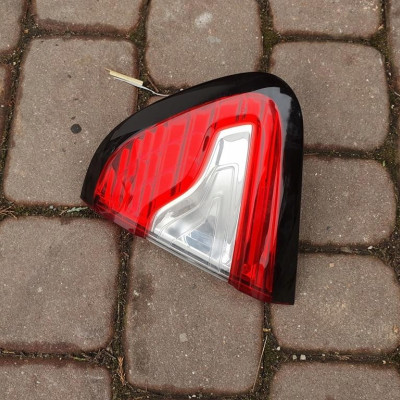 Lampka tylna prawa klapa Renault Captur 265500812R