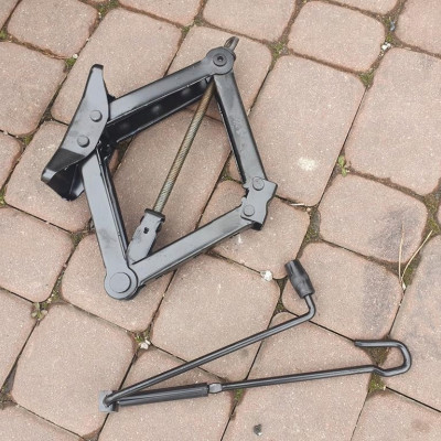 Lewarek podnośnik auta VW Jetta 5C6 5C0011031B