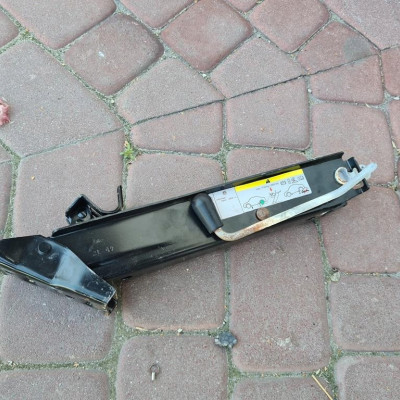 Lewarek podnośnik VW Tiguan 5N0011031A