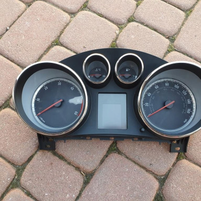 Licznik angielski EG Opel Insignia 12844136