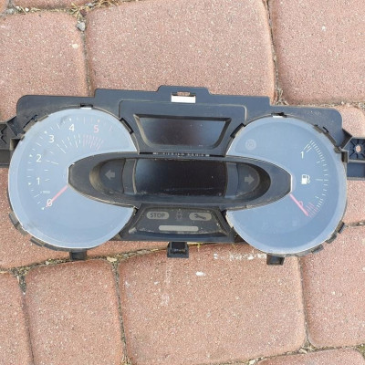 Licznik zegary EUROPA Vivaro B Trafic III