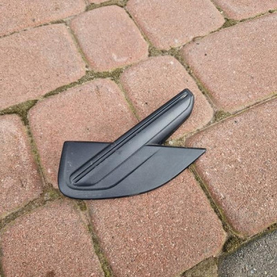 Listwa błotnika prawa Renault Captur II 990423043R