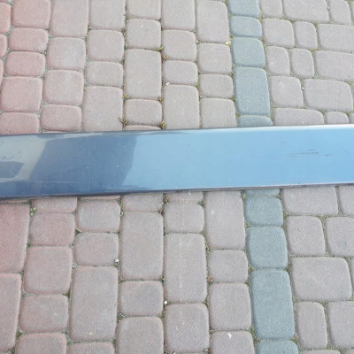 Listwa drzwi lewa bol VIVARO TRAFIC 828210114R