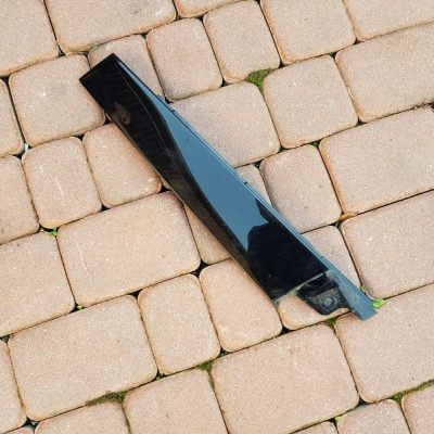 Listwa drzwi prawy przód Audi Q3 2017r 8U0837902C