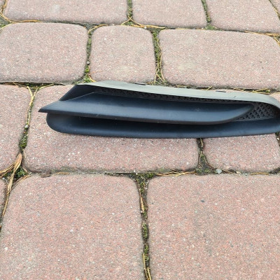 Listwa pod lampe kratka Opel Mokka 95235062