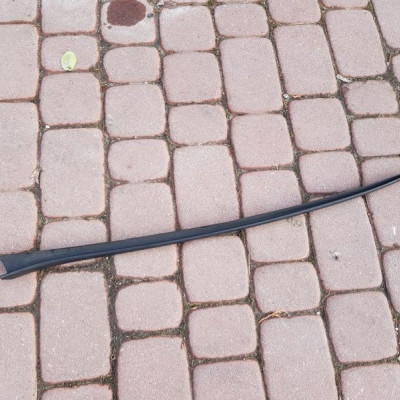 Listwa szyby lewa Audi Q3 8U0854327